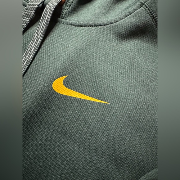Men’s green Nike hoodie - Picture 3 of 4